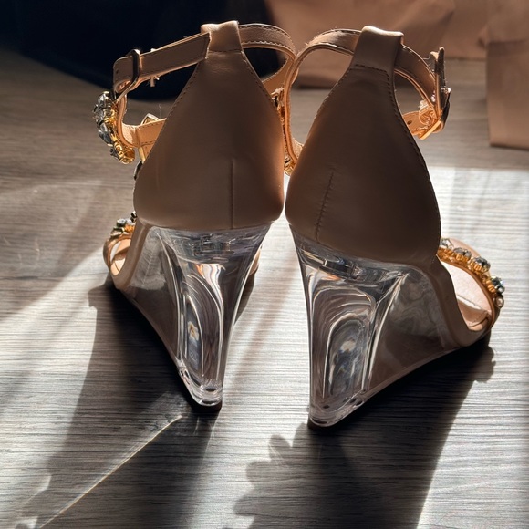 ShoeDazzle Constance Wedge Sandal - Picture 4 of 12